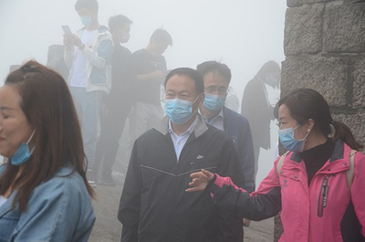 葉露中赴金寨縣檢查景區(qū)疫情防控及旅游安全工作時強(qiáng)調(diào):常態(tài)化精準(zhǔn)化做好疫情防控工作 積極穩(wěn)妥推進(jìn)旅游市場復(fù)產(chǎn)復(fù)蘇